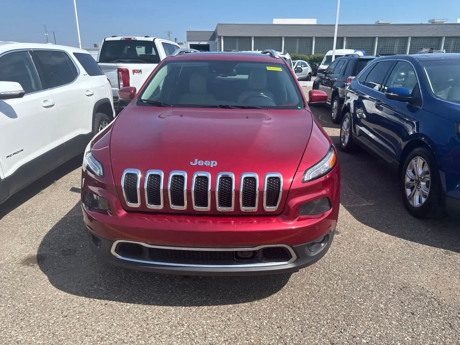 Used 2016 Jeep Cherokee Limited w/ Luxury Group AWD/4WD image 4