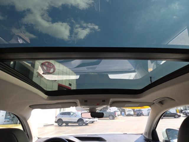 Used 2022 Volkswagen Taos SEL w/ Panoramic Sunroof Package image 22