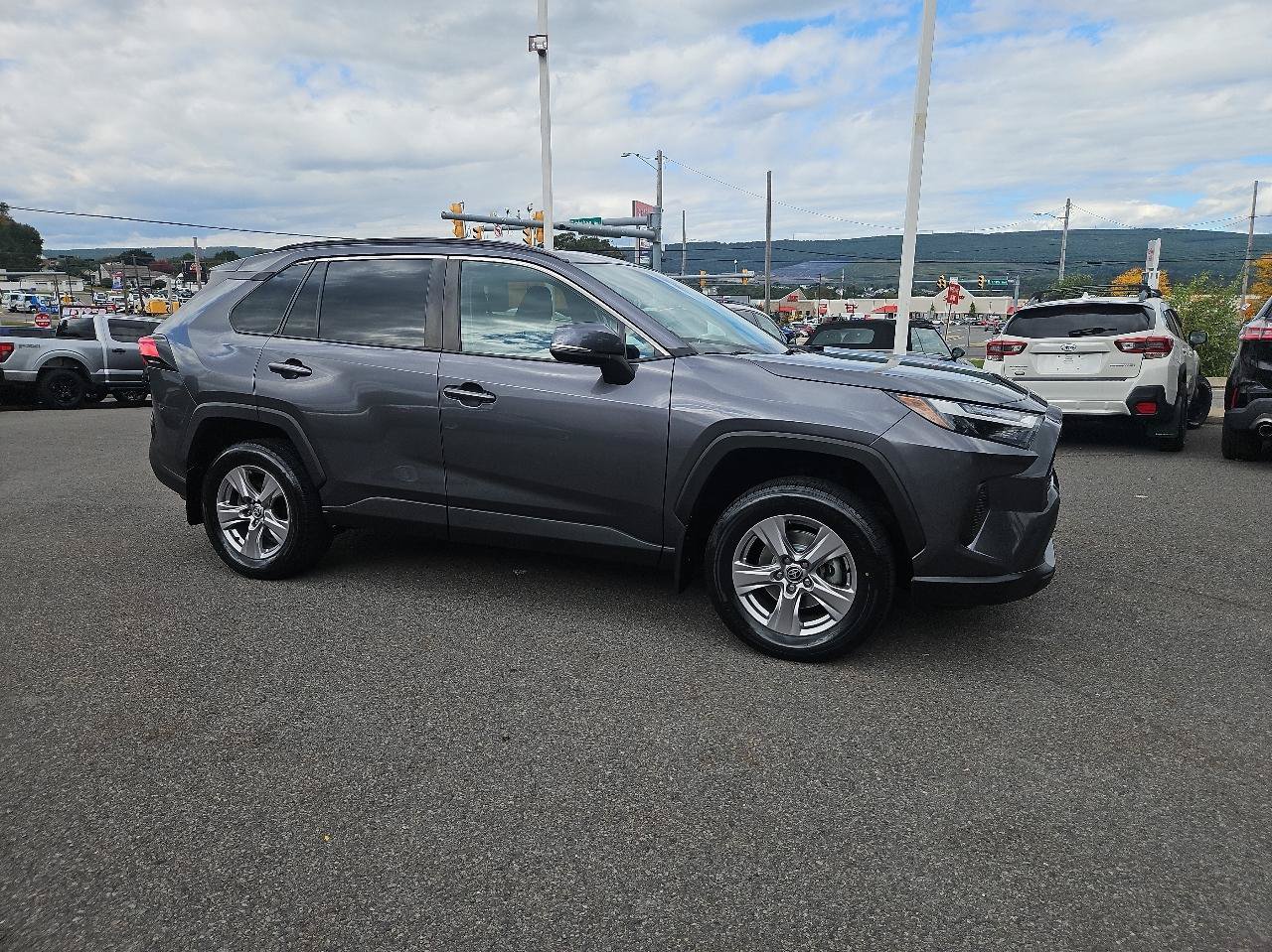 Used 2022 Toyota RAV4 XLE w/ Convenience Package AWD/4WD image 39