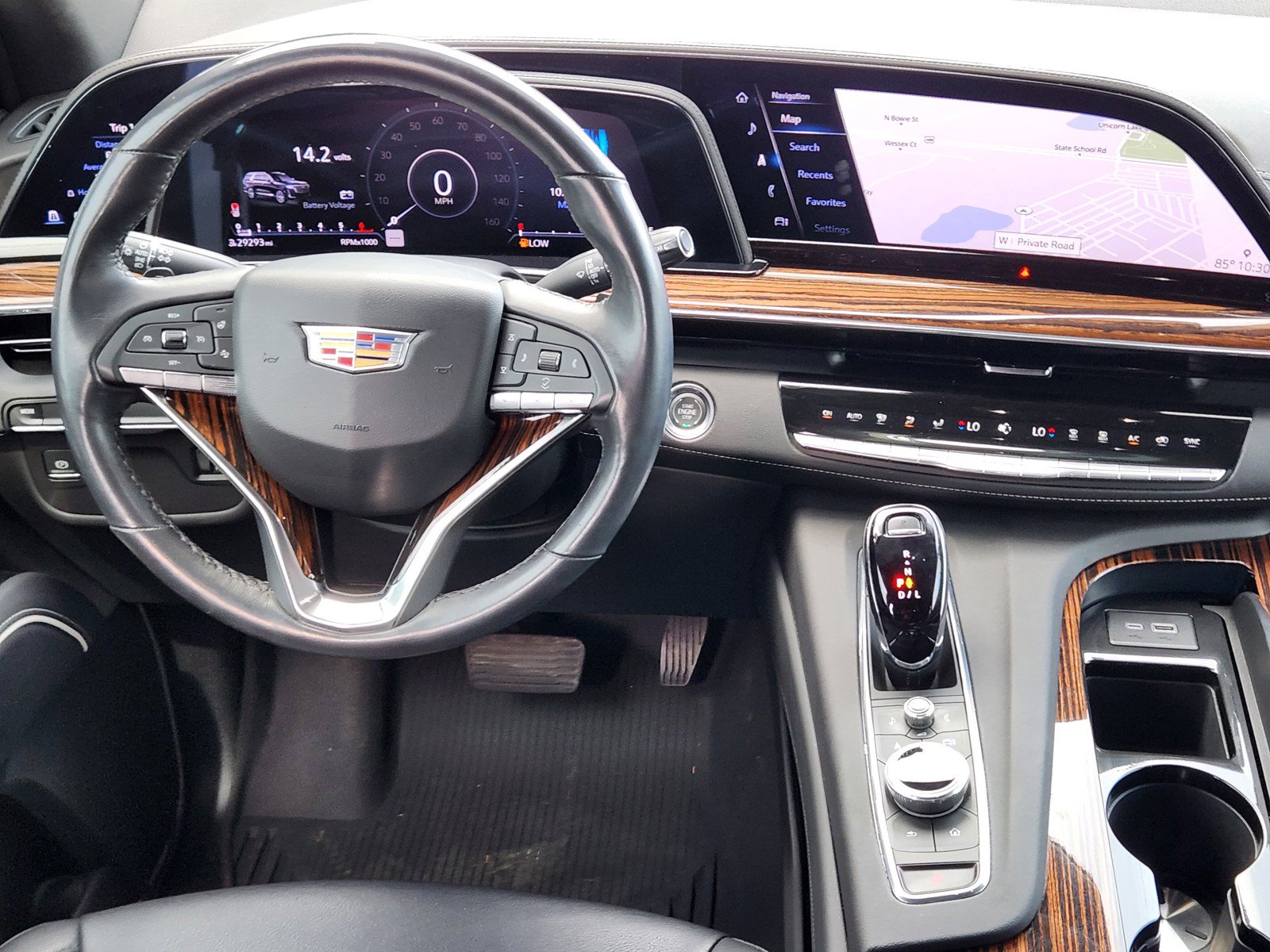 Certified 2024 Cadillac Escalade ESV Luxury RWD image 9