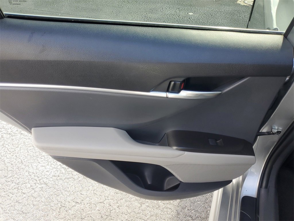 Used 2023 Toyota Camry SE image 13