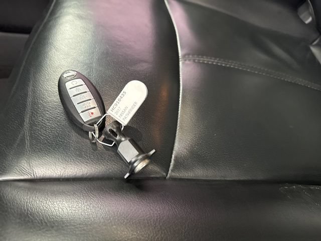 Used 2017 Nissan Pathfinder SL FWD image 34