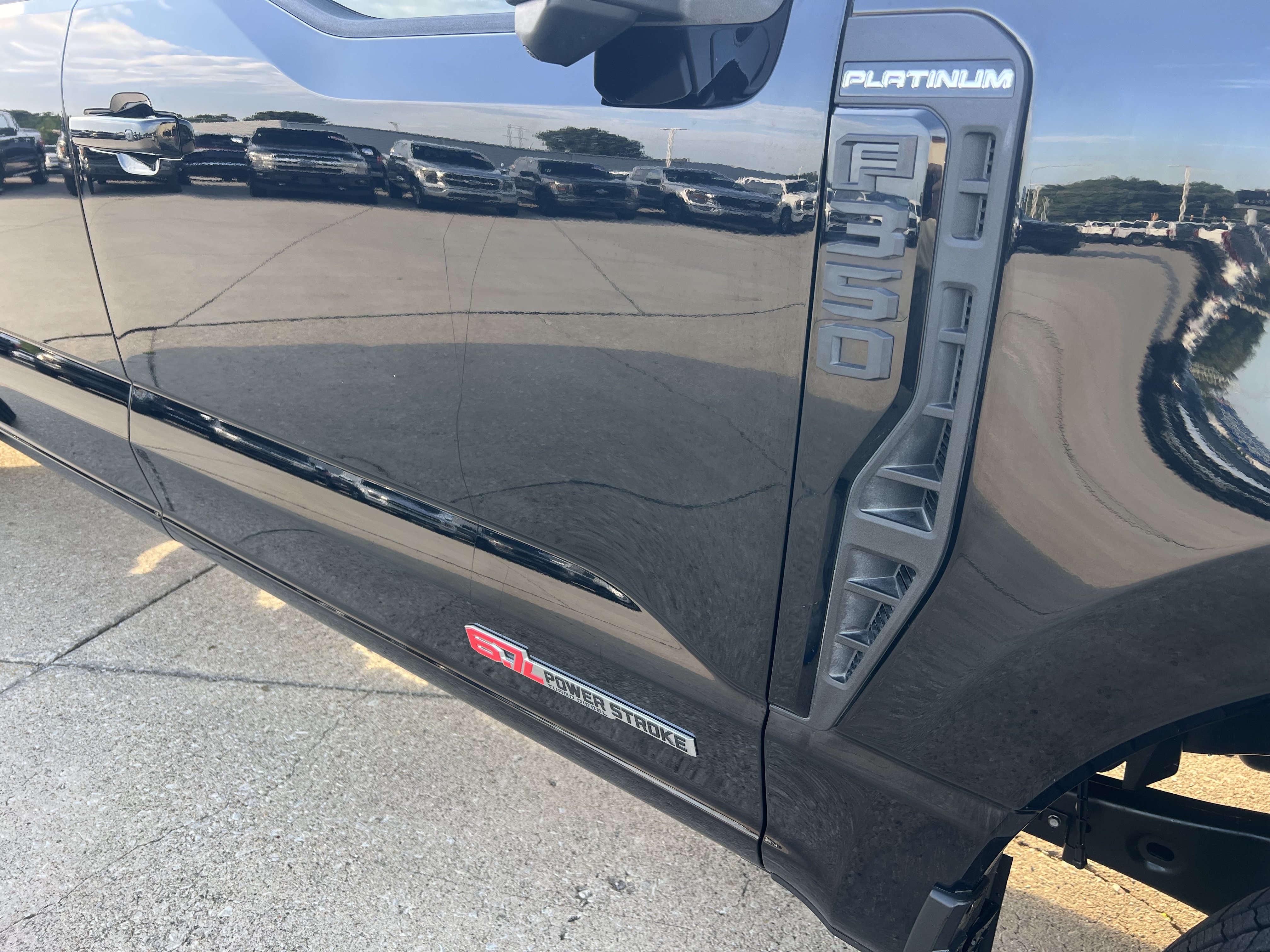 Used 2025 Ford F350 Platinum AWD/4WD image 4