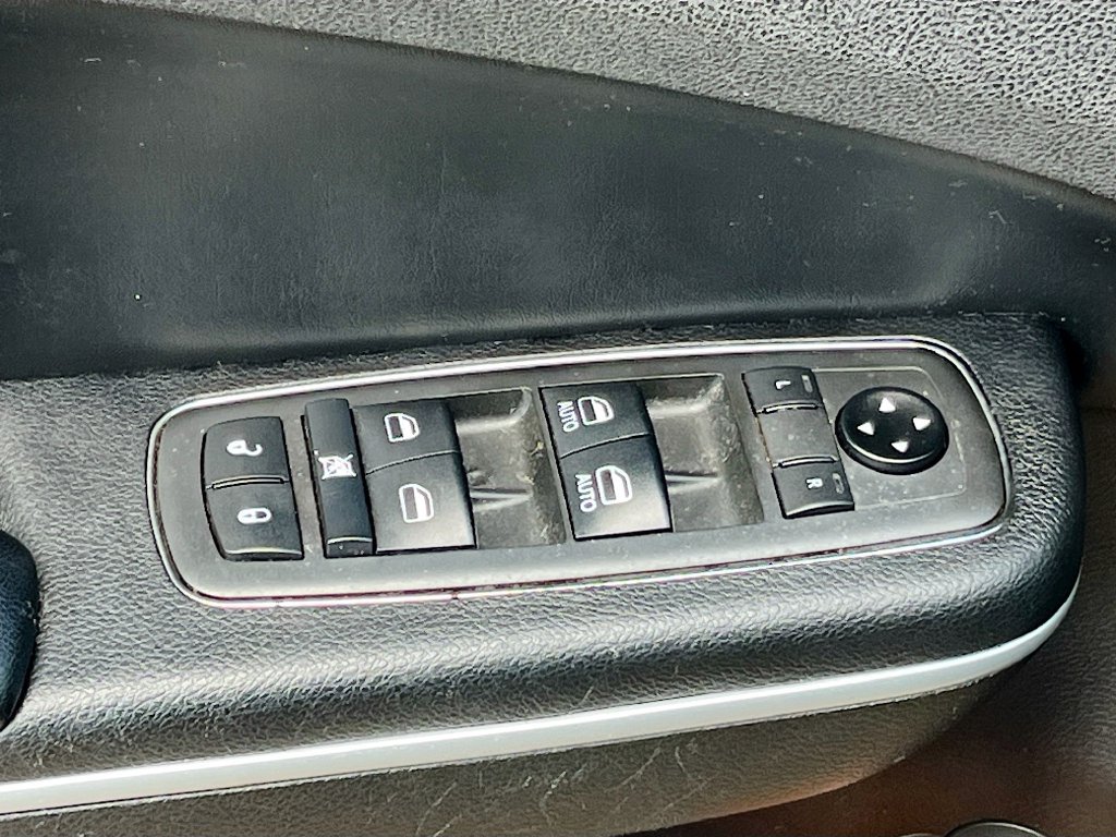 Used 2021 Chrysler 300 Touring L RWD image 17