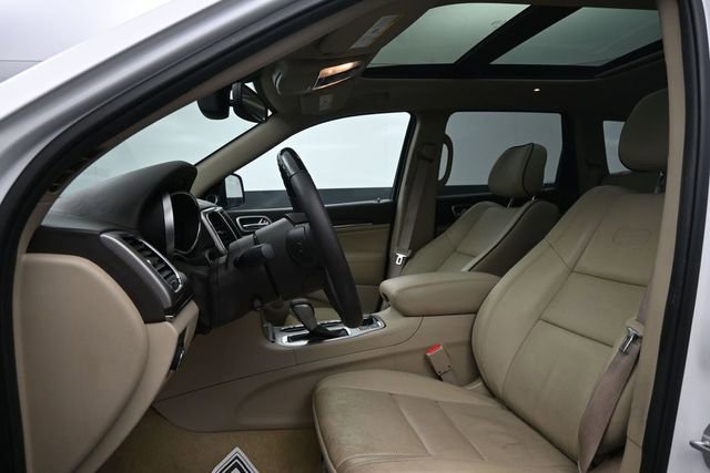 Used 2018 Jeep Grand Cherokee Overland AWD/4WD image 10