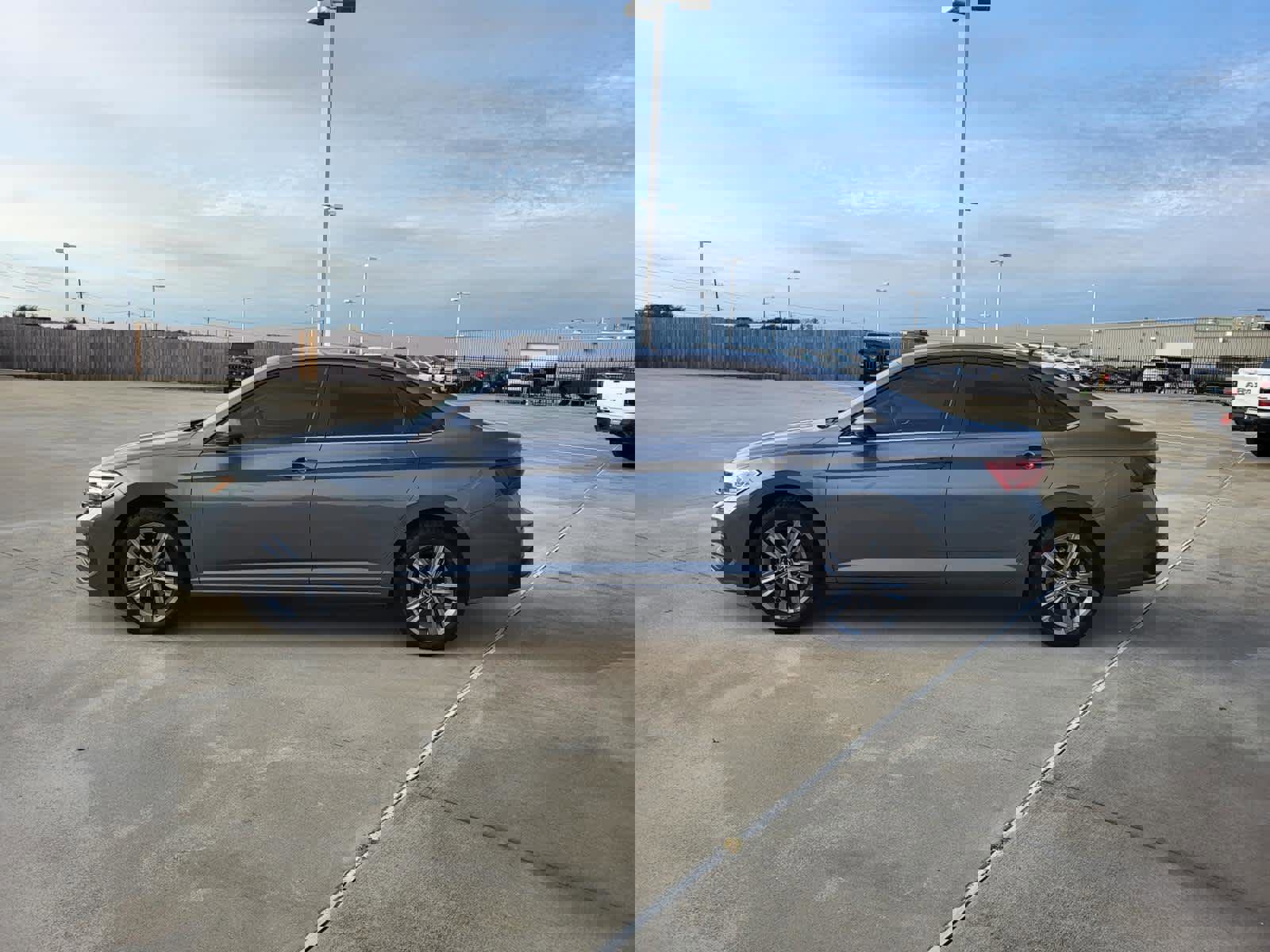 Used 2024 Volkswagen Jetta SE image 2