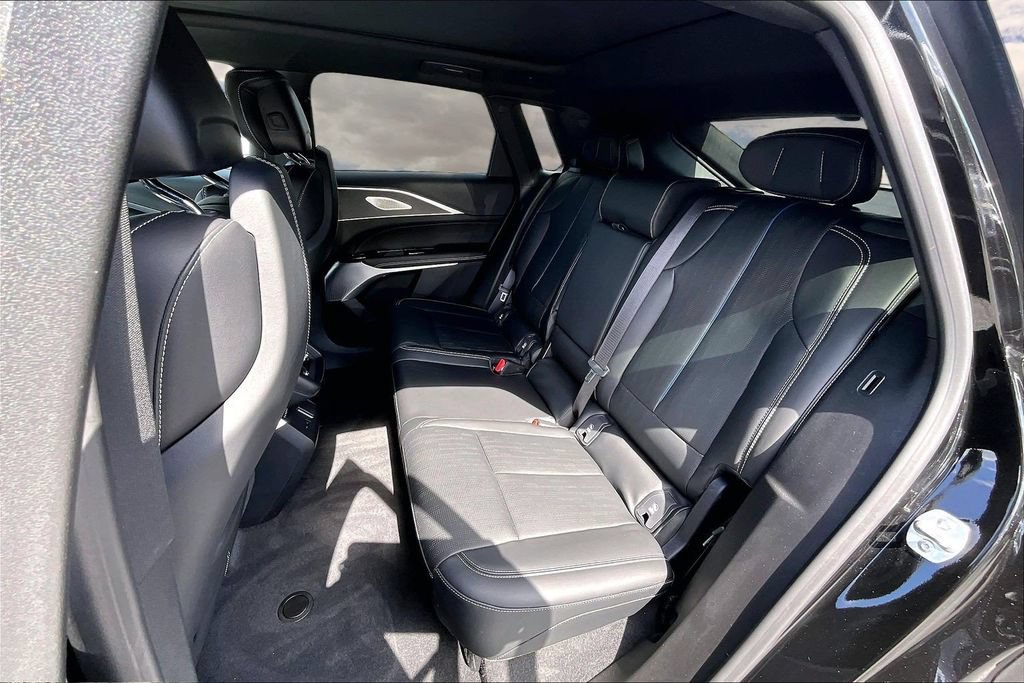 Certified 2025 Cadillac Lyriq Luxury w/ LPO, Floor Liner Package AWD/4WD image 22