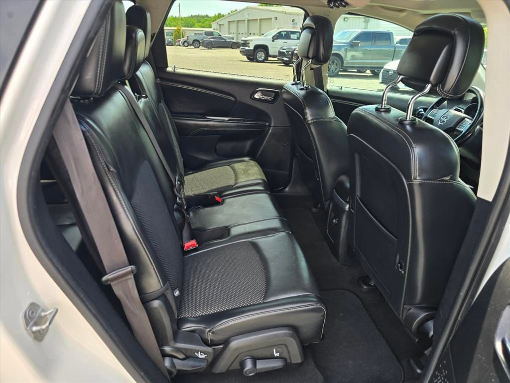 Used 2019 Dodge Journey Crossroad w/ Nav & Sun Group FWD image 14