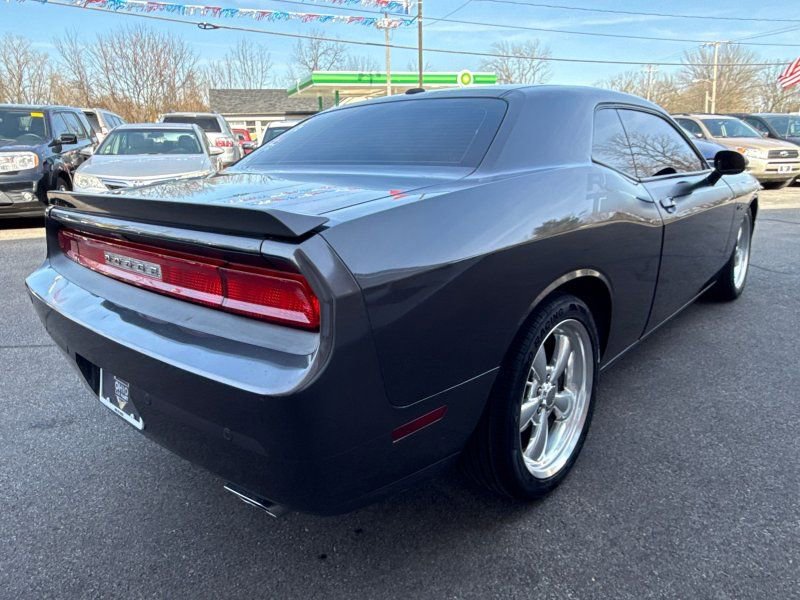 Used 2013 Dodge Challenger R/T image 5