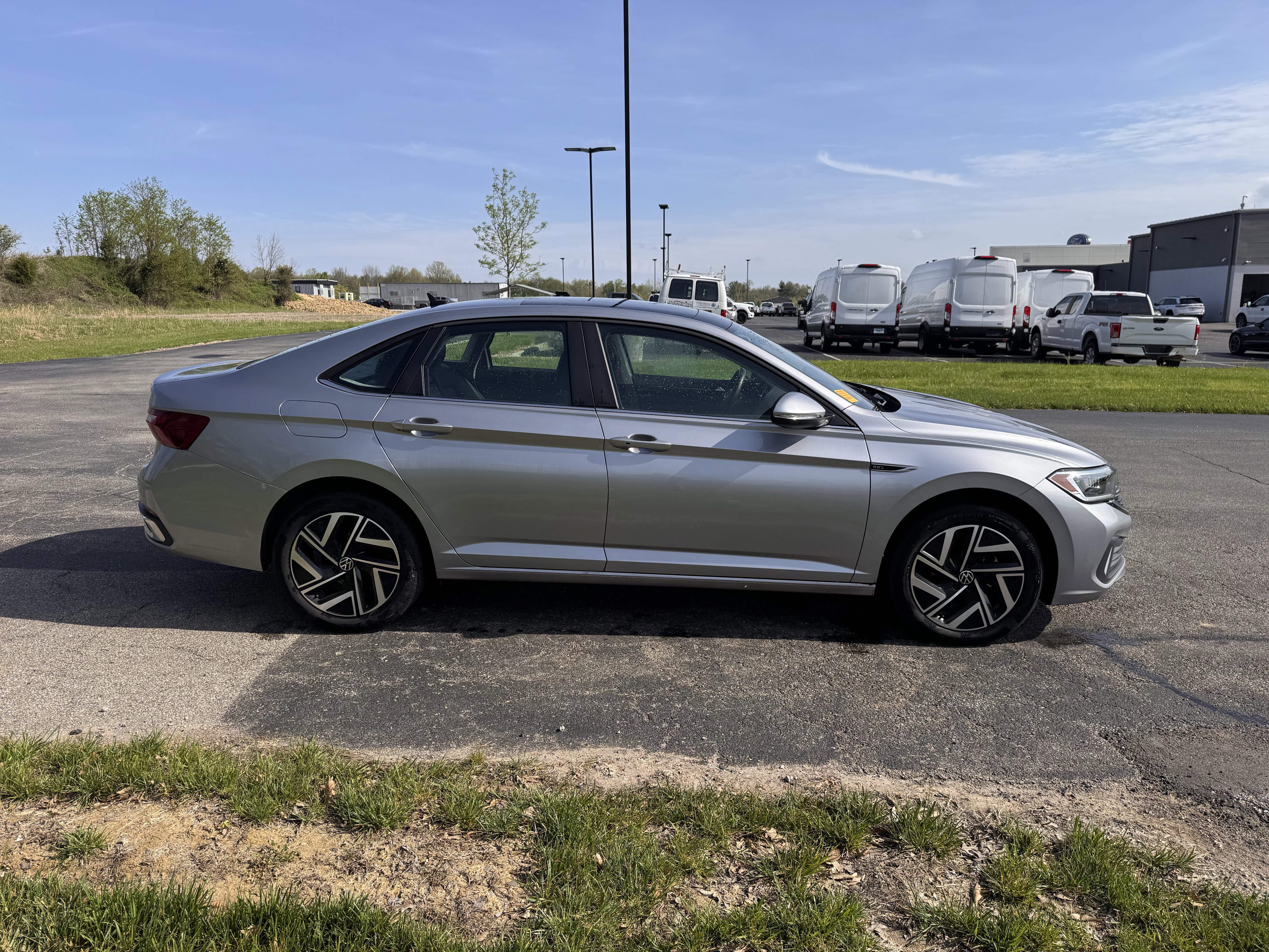 Used 2024 Volkswagen Jetta SEL image 2