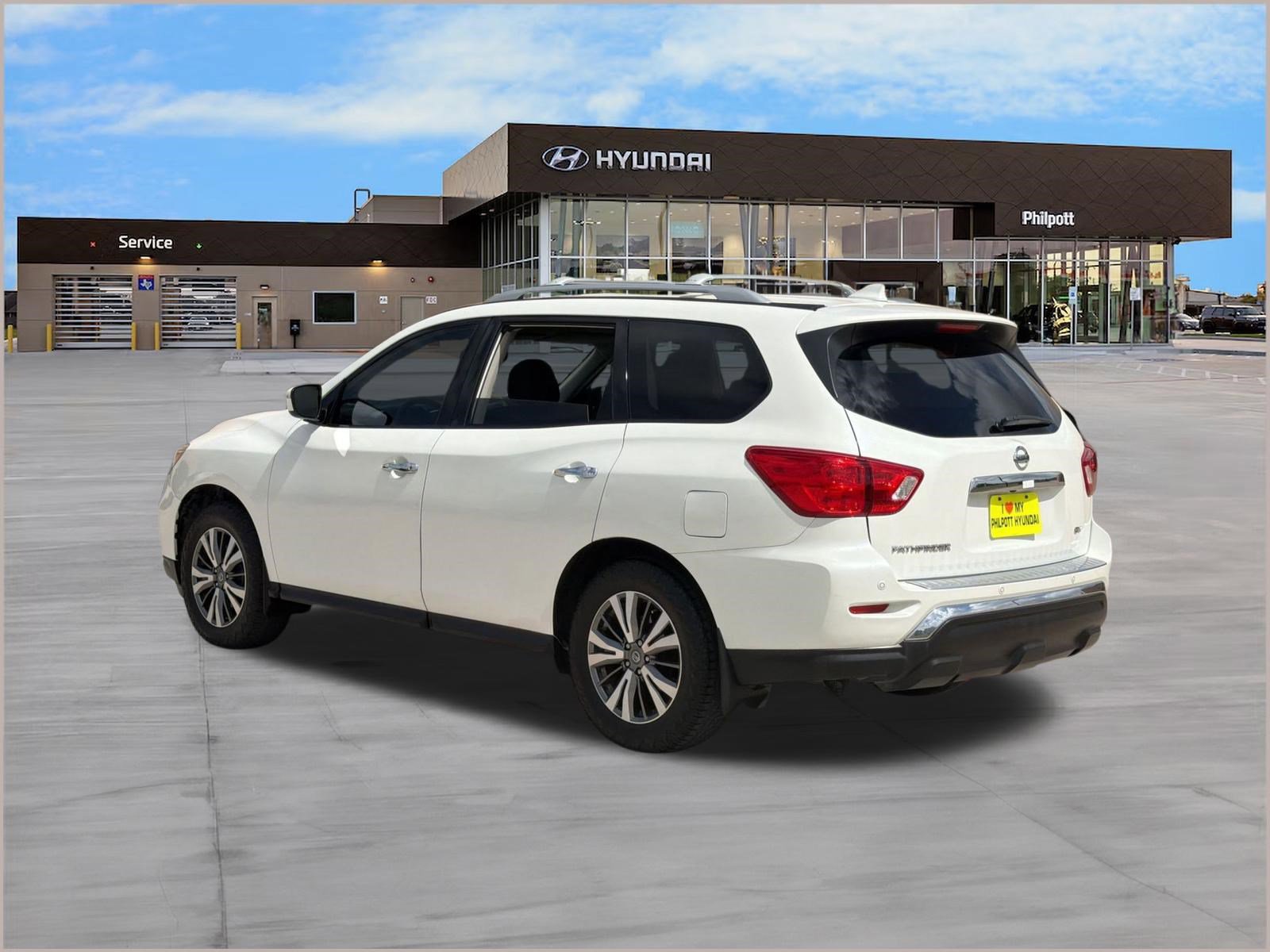 Used 2019 Nissan Pathfinder SV image 3