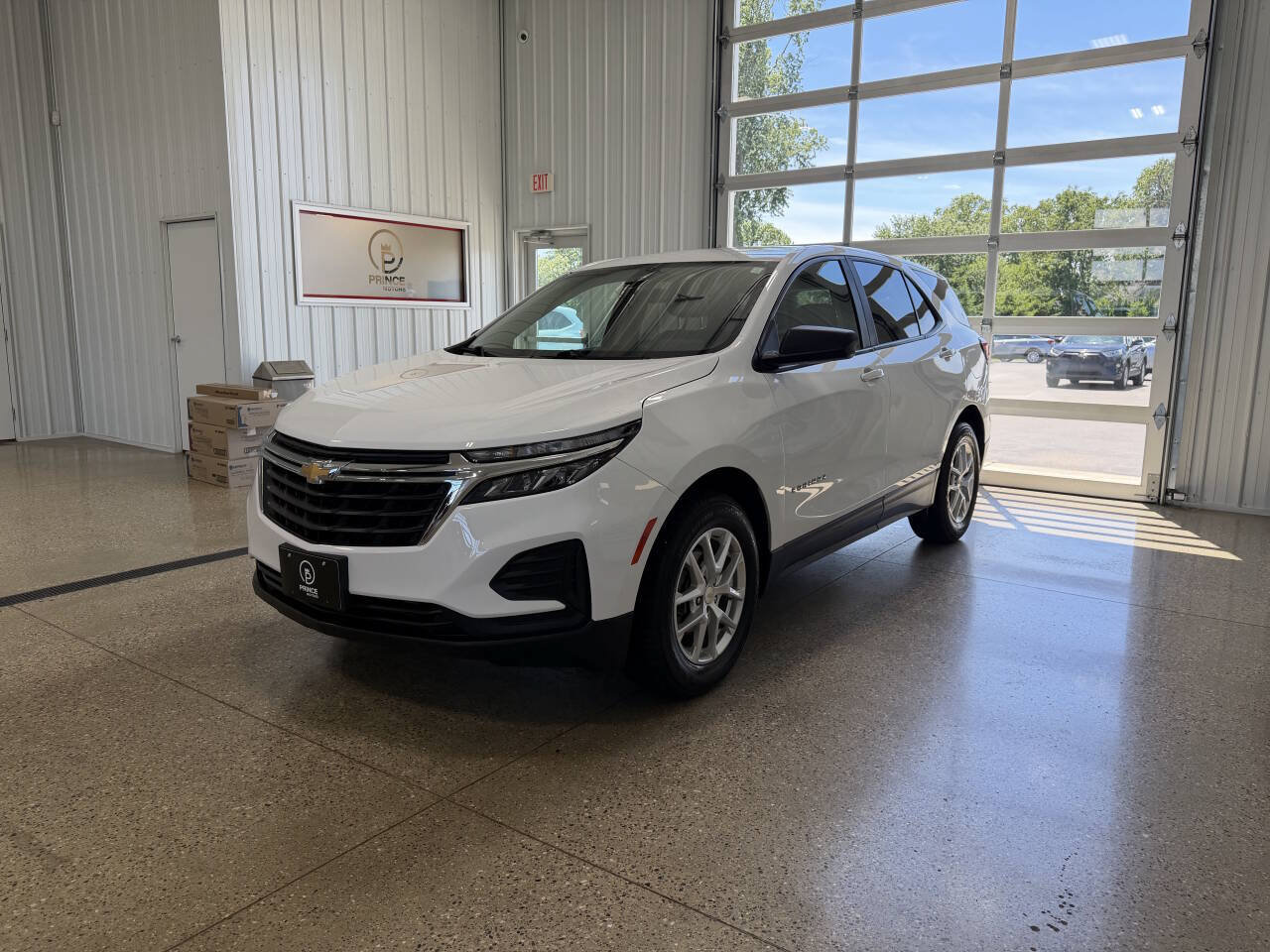 Used 2022 Chevrolet Equinox LS w/ LS Convenience Package AWD/4WD image 5