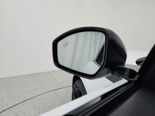 Used 2019 Land Rover Range Rover Velar R-Dynamic SE image 19