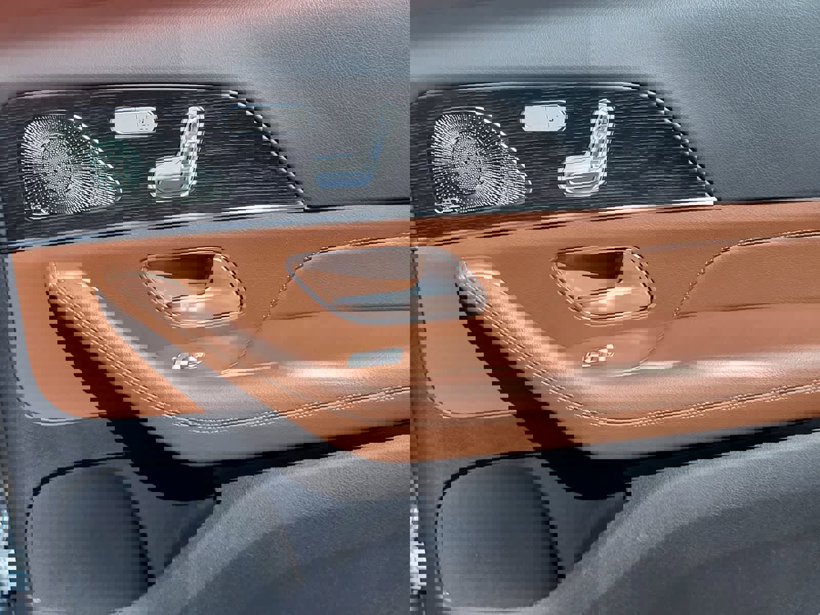 Used 2024 Mercedes-Benz GLS 450 4MATIC image 17