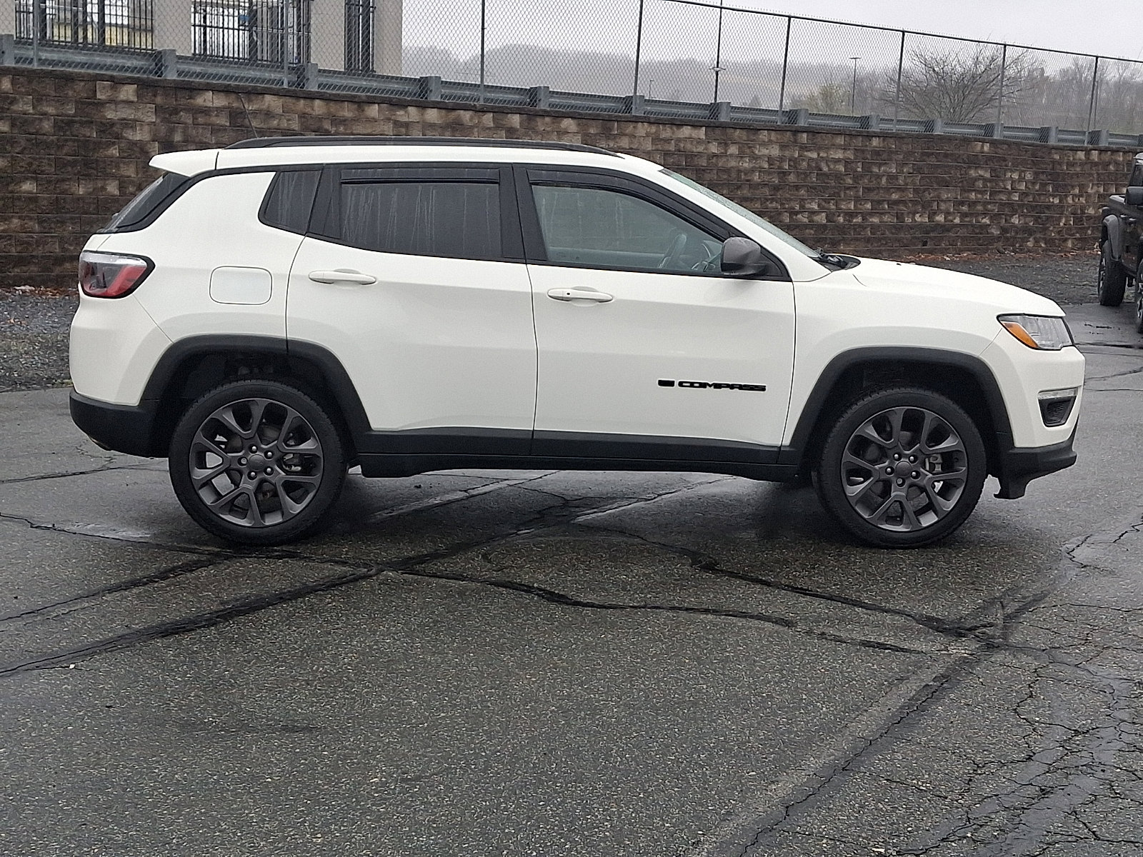 Used 2021 Jeep Compass Latitude w/ Sun and Sound Group AWD/4WD image 7