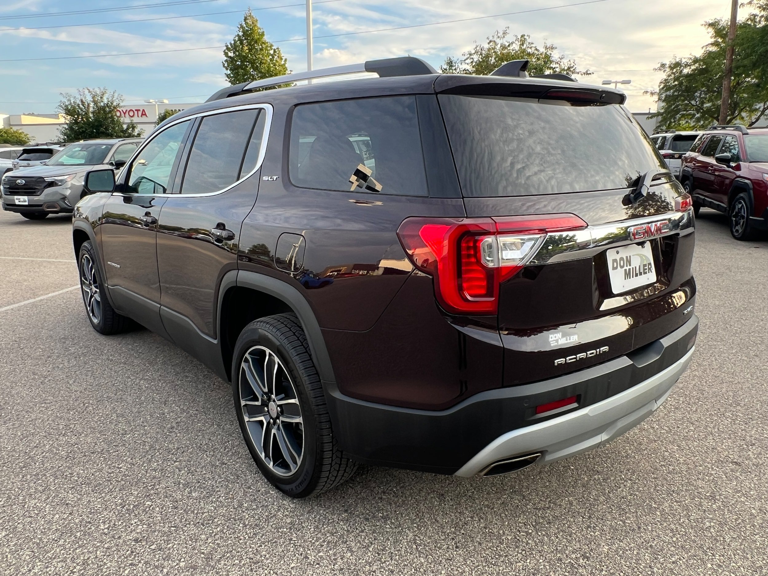 Used 2021 GMC Acadia SLT w/ Technology Package AWD/4WD image 5