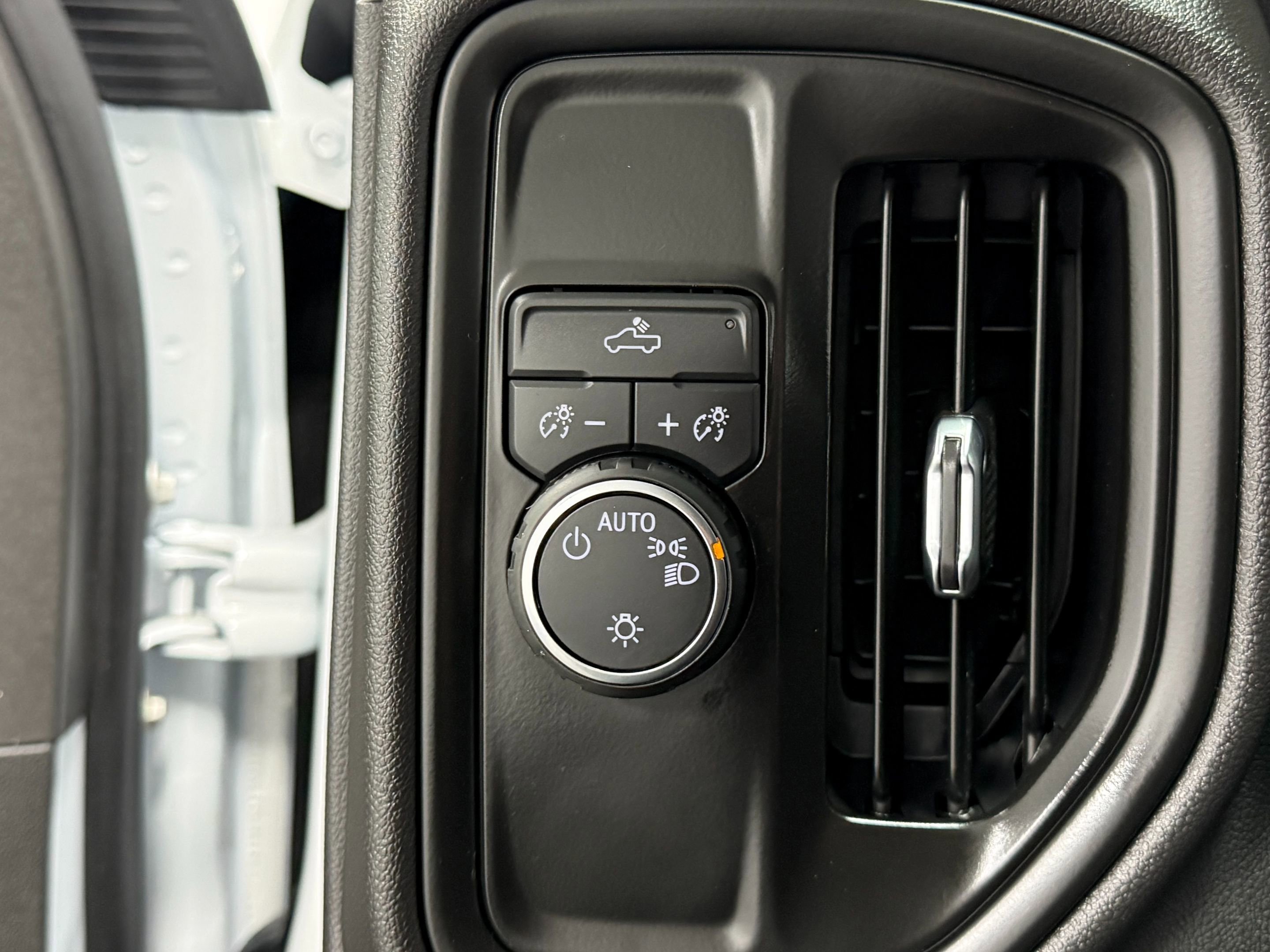 Used 2025 Chevrolet Silverado 1500 W/T image 15