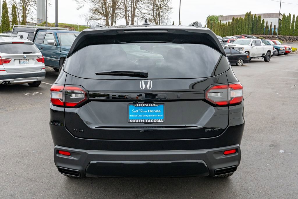 New 2026 Honda Pilot Sport image 7