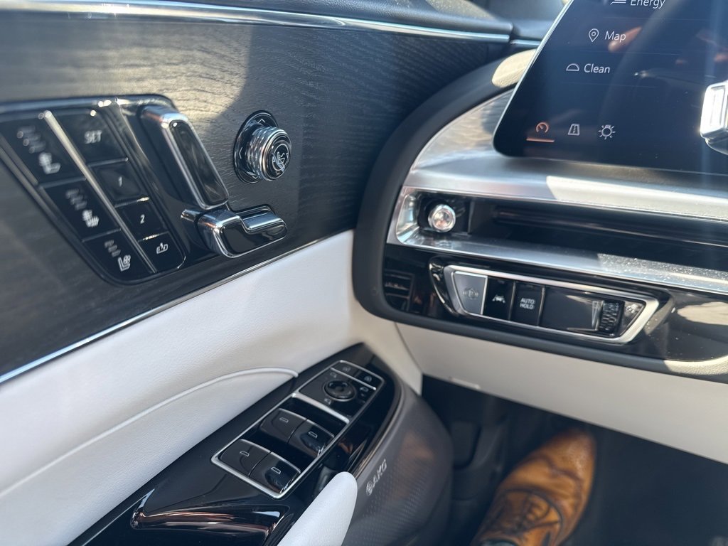 Used 2023 Cadillac Lyriq 2WD image 14