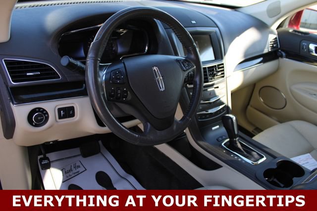 Used 2018 Lincoln MKT AWD w/ Technology Package image 2