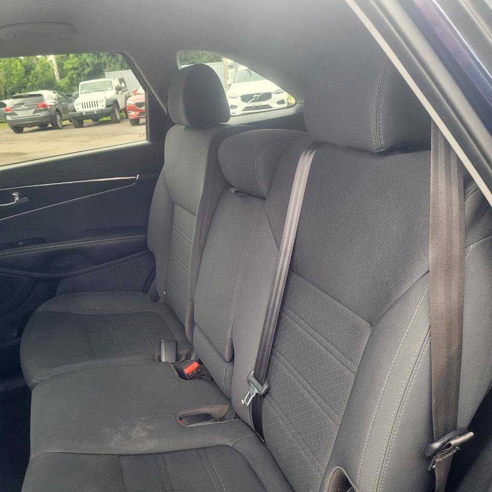 Used 2020 Kia Sorento LX AWD/4WD image 32