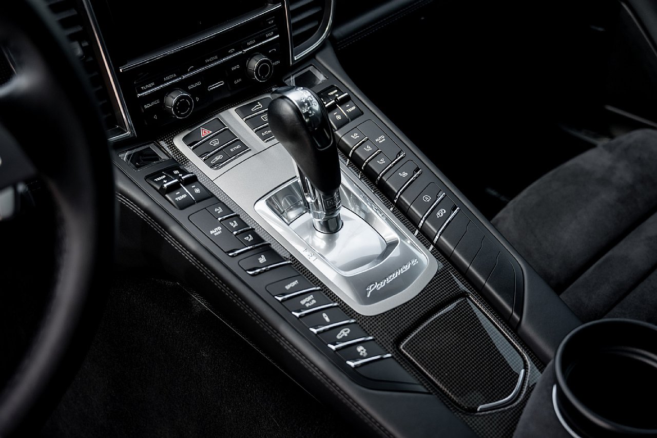 Used 2015 Porsche Panamera GTS AWD/4WD image 24