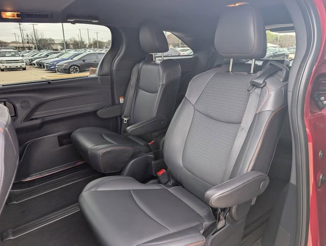 Used 2022 Toyota Sienna XSE image 32