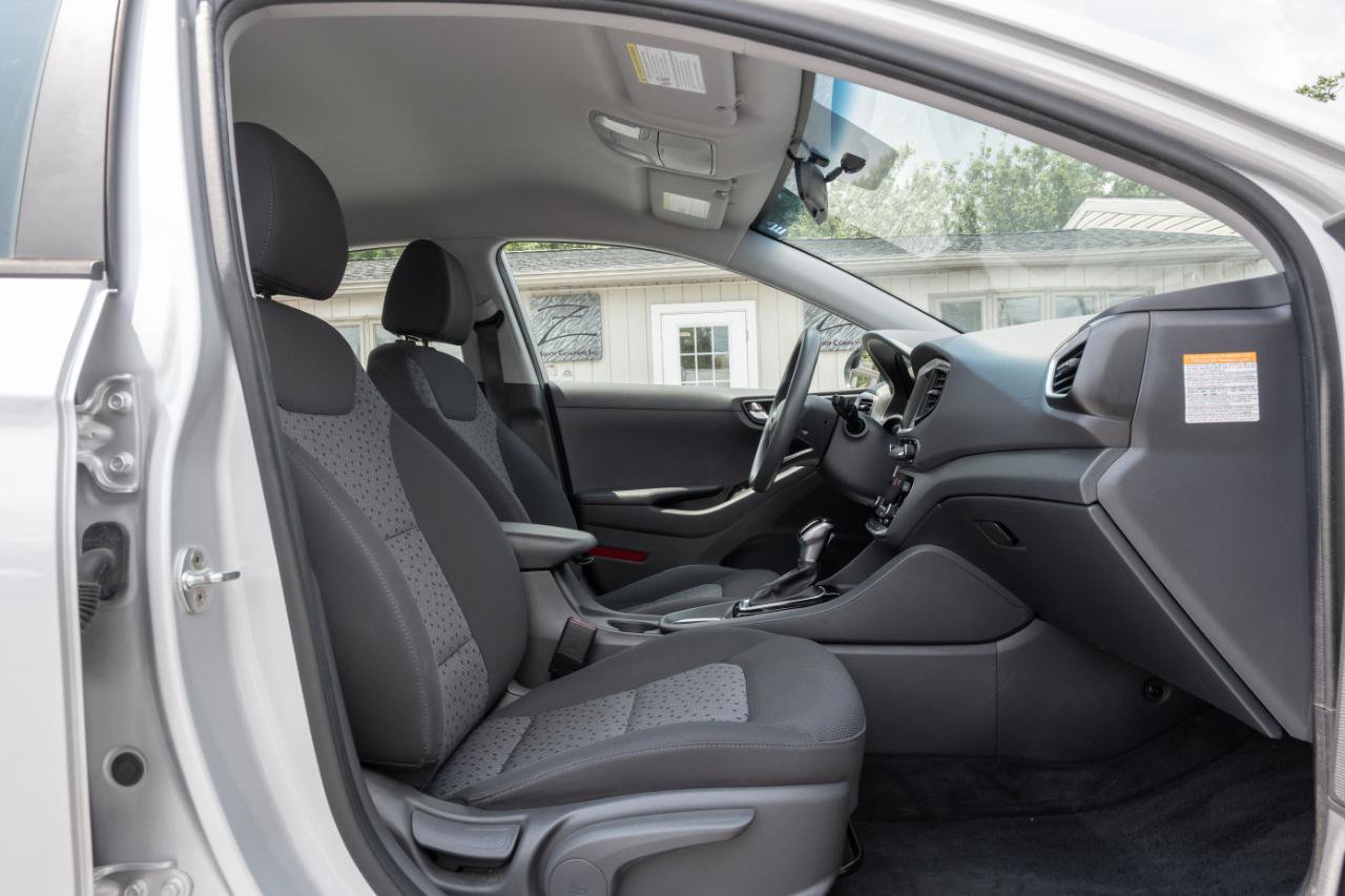 Used 2019 Hyundai Ioniq Blue FWD image 32