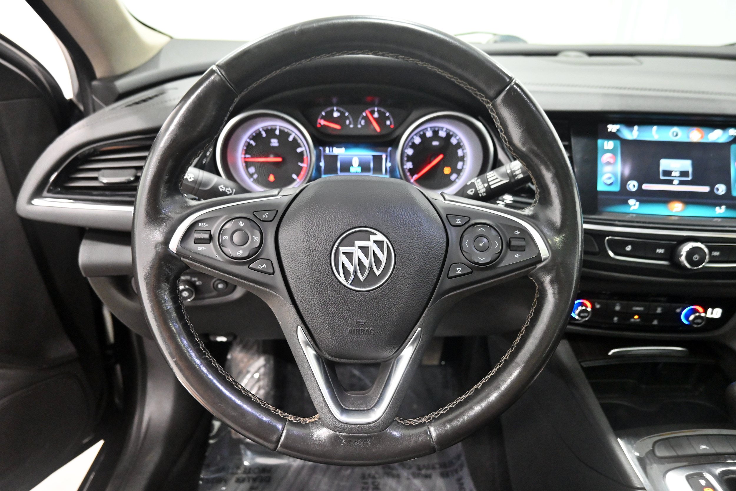 Used 2018 Buick Regal Essence w/ Driver Confidence Package #1 AWD/4WD image 7