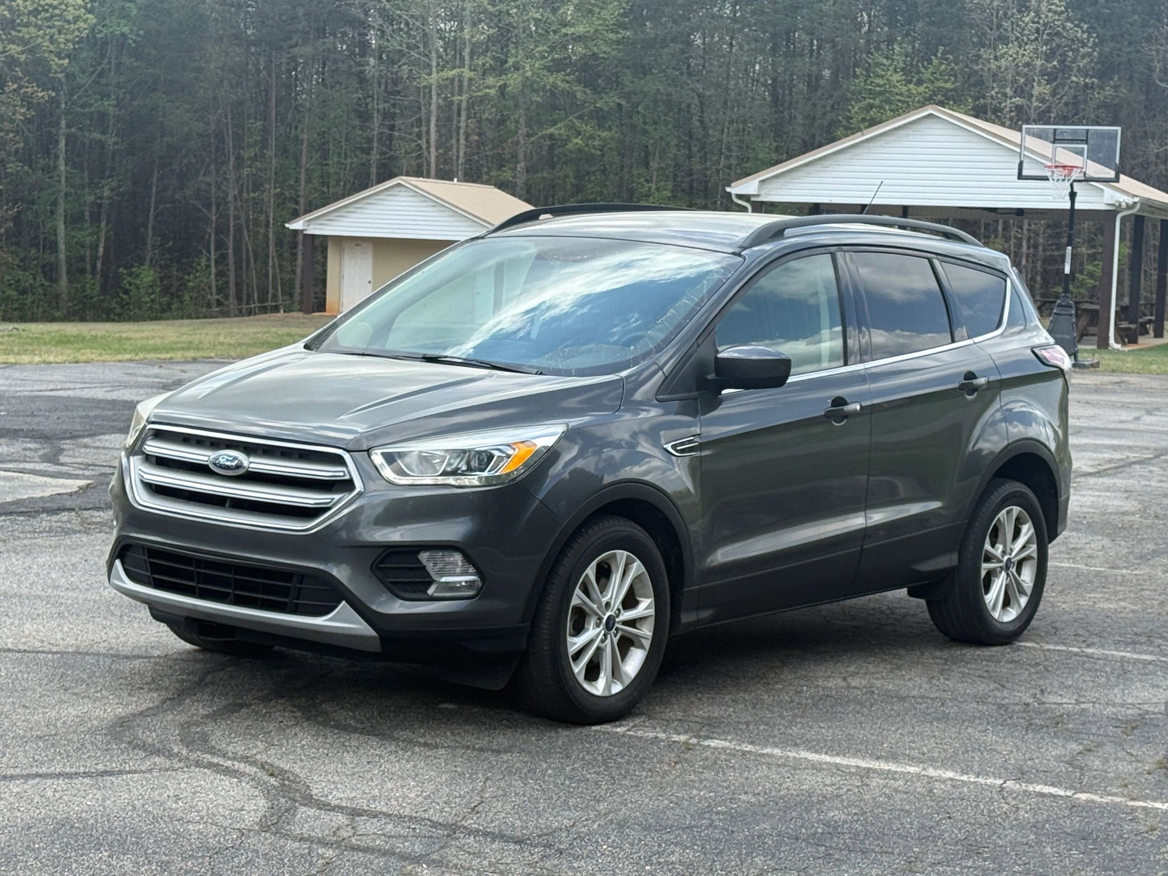Used 2017 Ford Escape SE w/ Equipment Group 201A FWD image 8