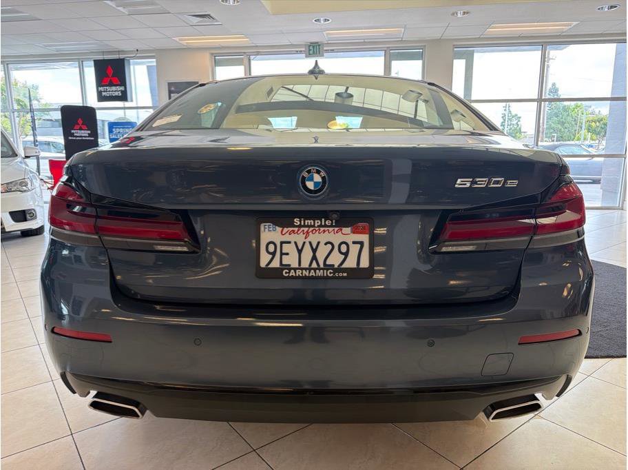 Used 2023 BMW 530e w/ Premium Package RWD image 6