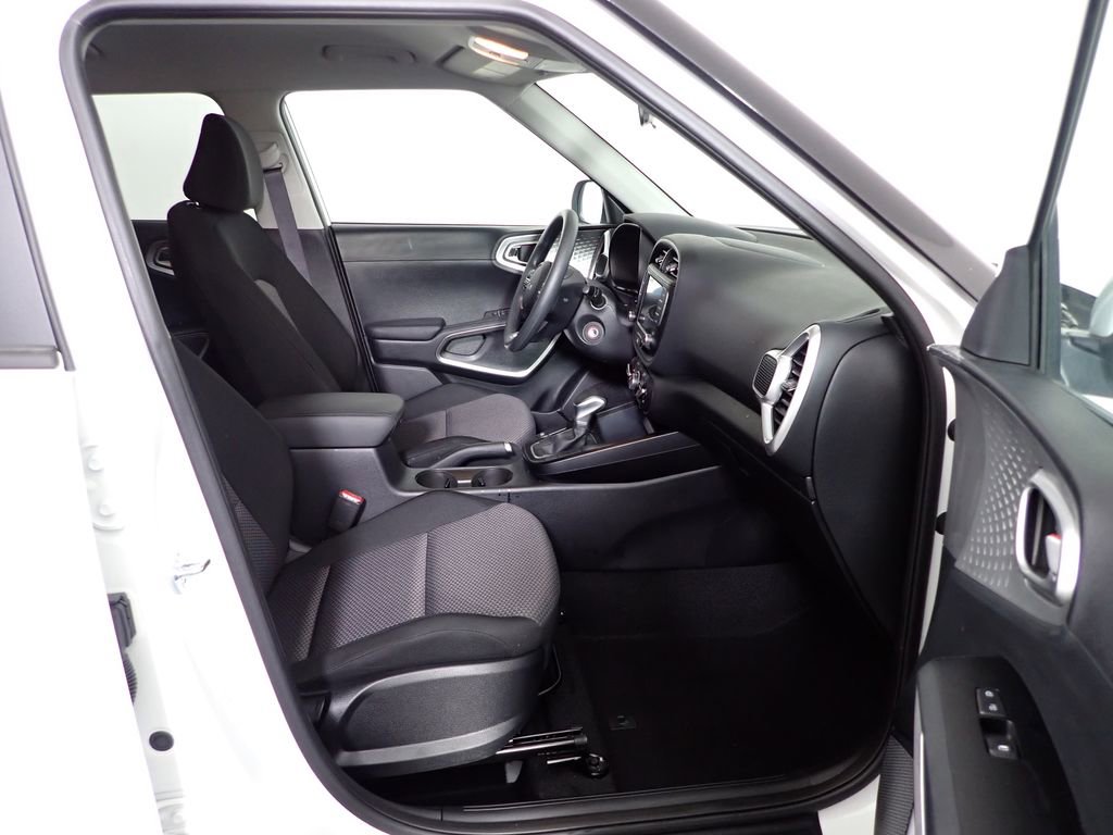 Used 2025 Kia Soul LX image 31