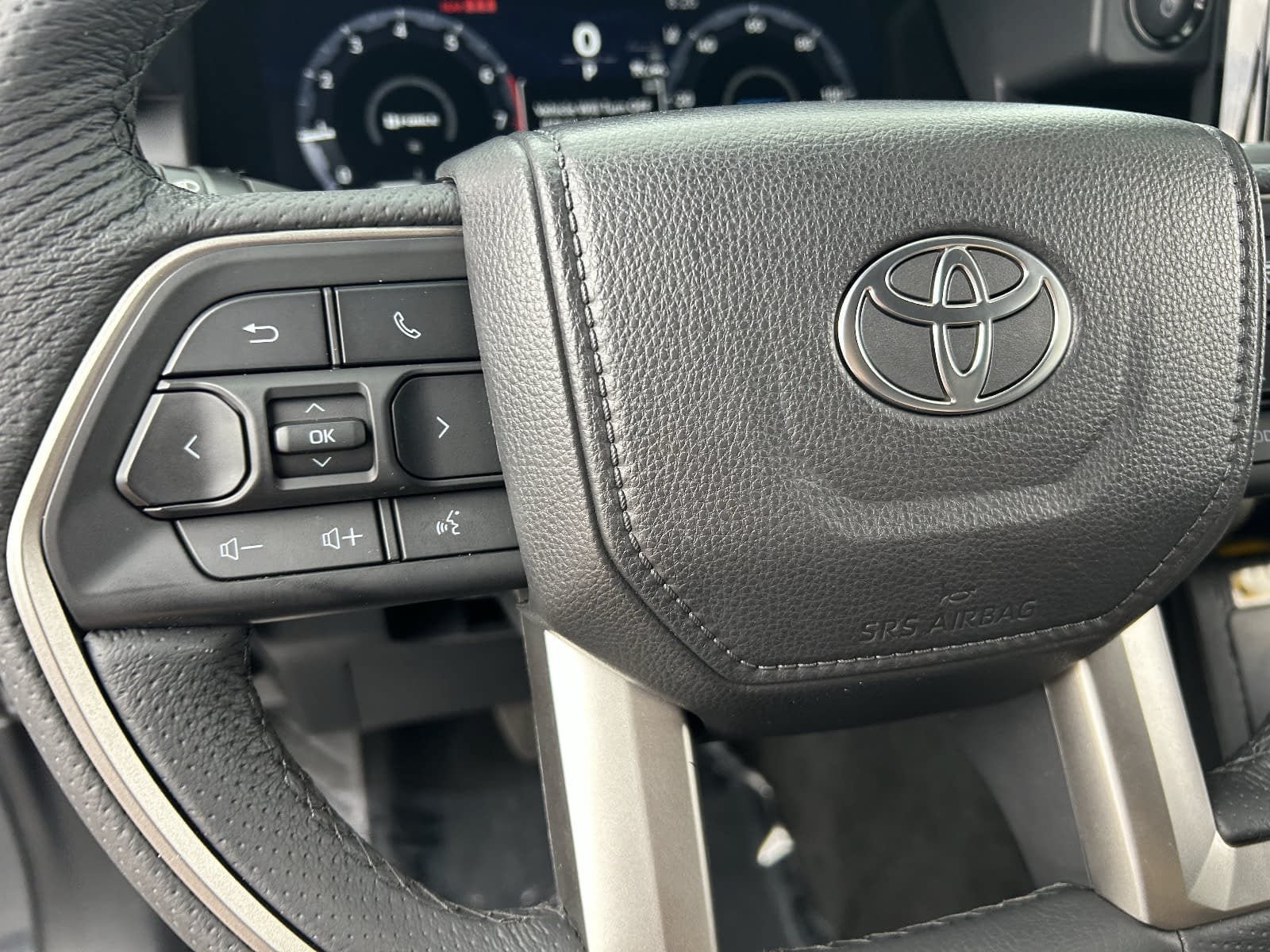 Used 2025 Toyota Tacoma Limited AWD/4WD image 27
