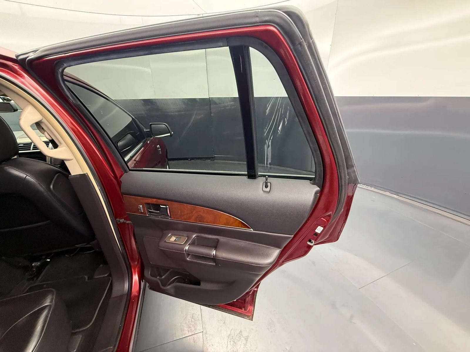 Used 2014 Lincoln MKX AWD w/ Equipment Group 102A image 26