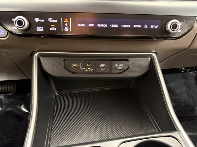 Used 2025 Kia Carnival FWD image 40