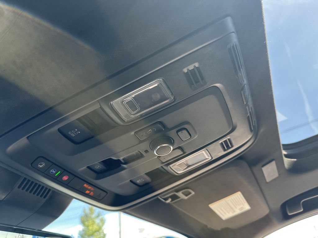 Used 2025 GMC Yukon XL Denali Ultimate w/ LPO, Floor Liner Package AWD/4WD image 37