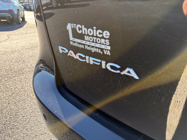 Used 2024 Chrysler Pacifica Touring-L FWD image 41