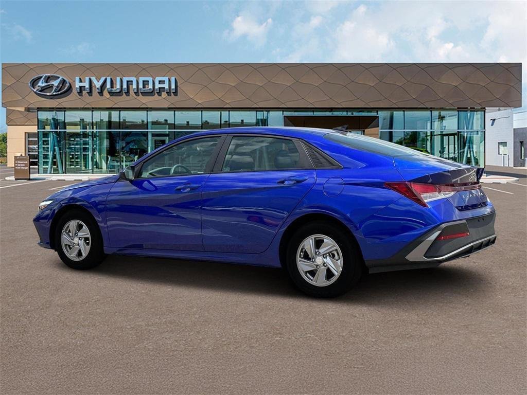 New 2025 Hyundai Elantra SE image 4