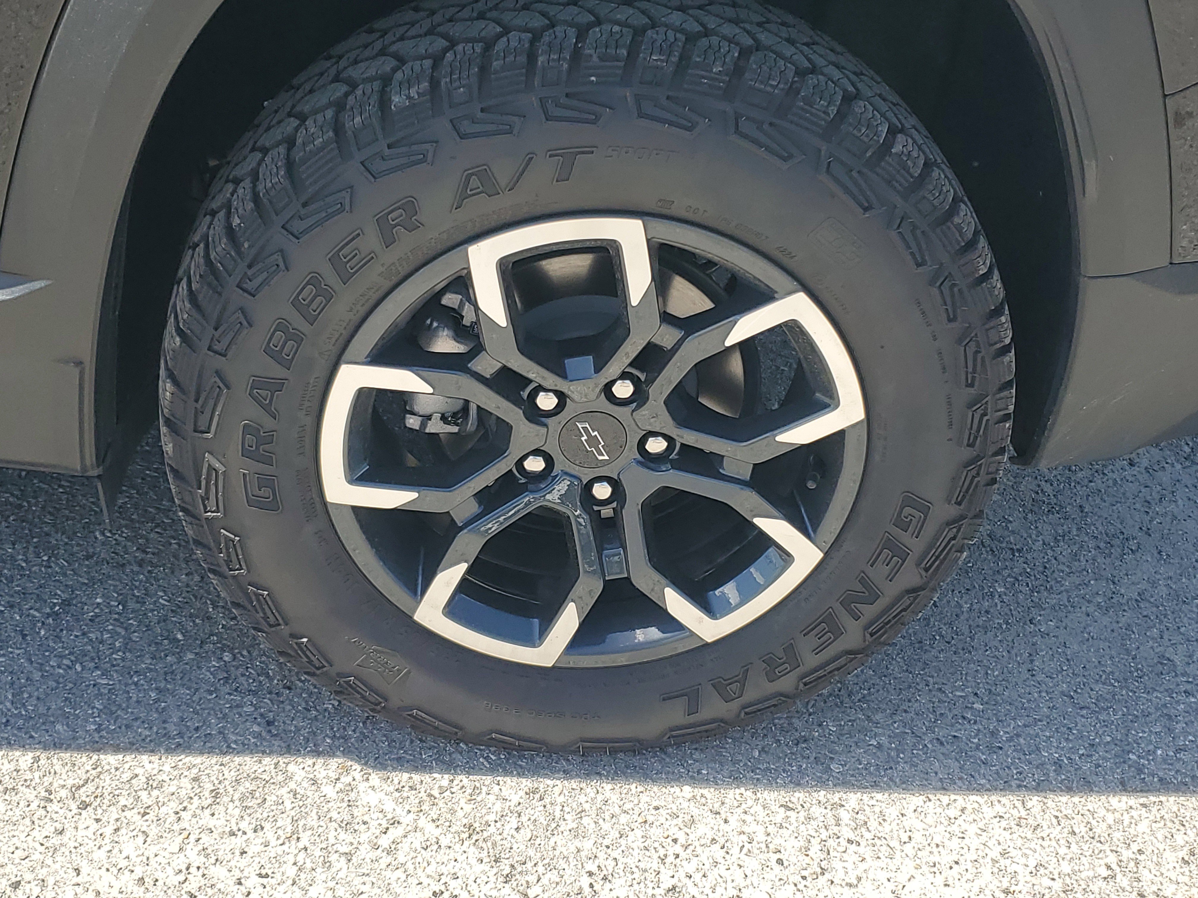 Used 2025 Chevrolet Equinox ACTIV AWD/4WD image 7