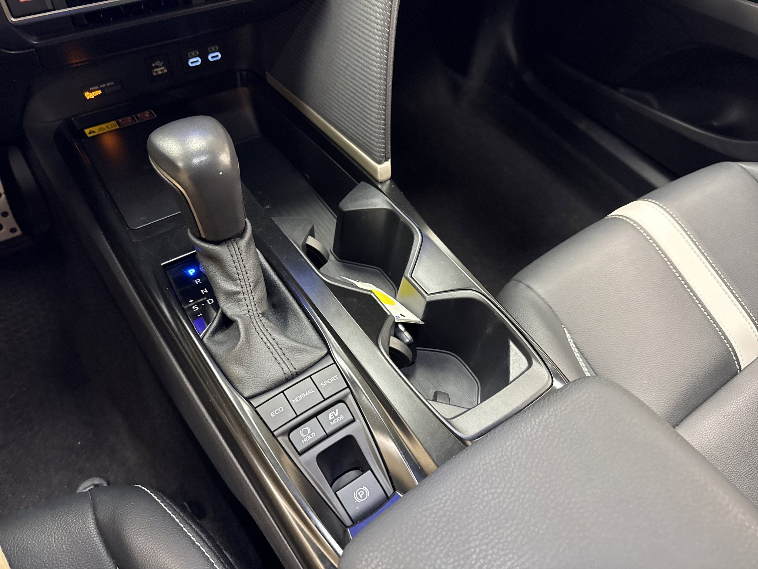 Used 2025 Toyota Camry SE w/ Convenience Package AWD/4WD image 10