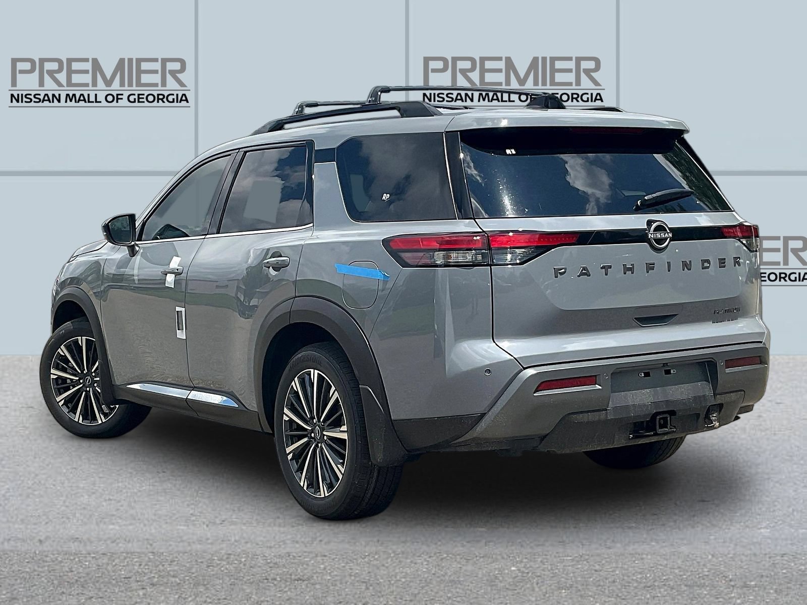 New 2026 Nissan Pathfinder Platinum w/ Accent Package FWD image 3