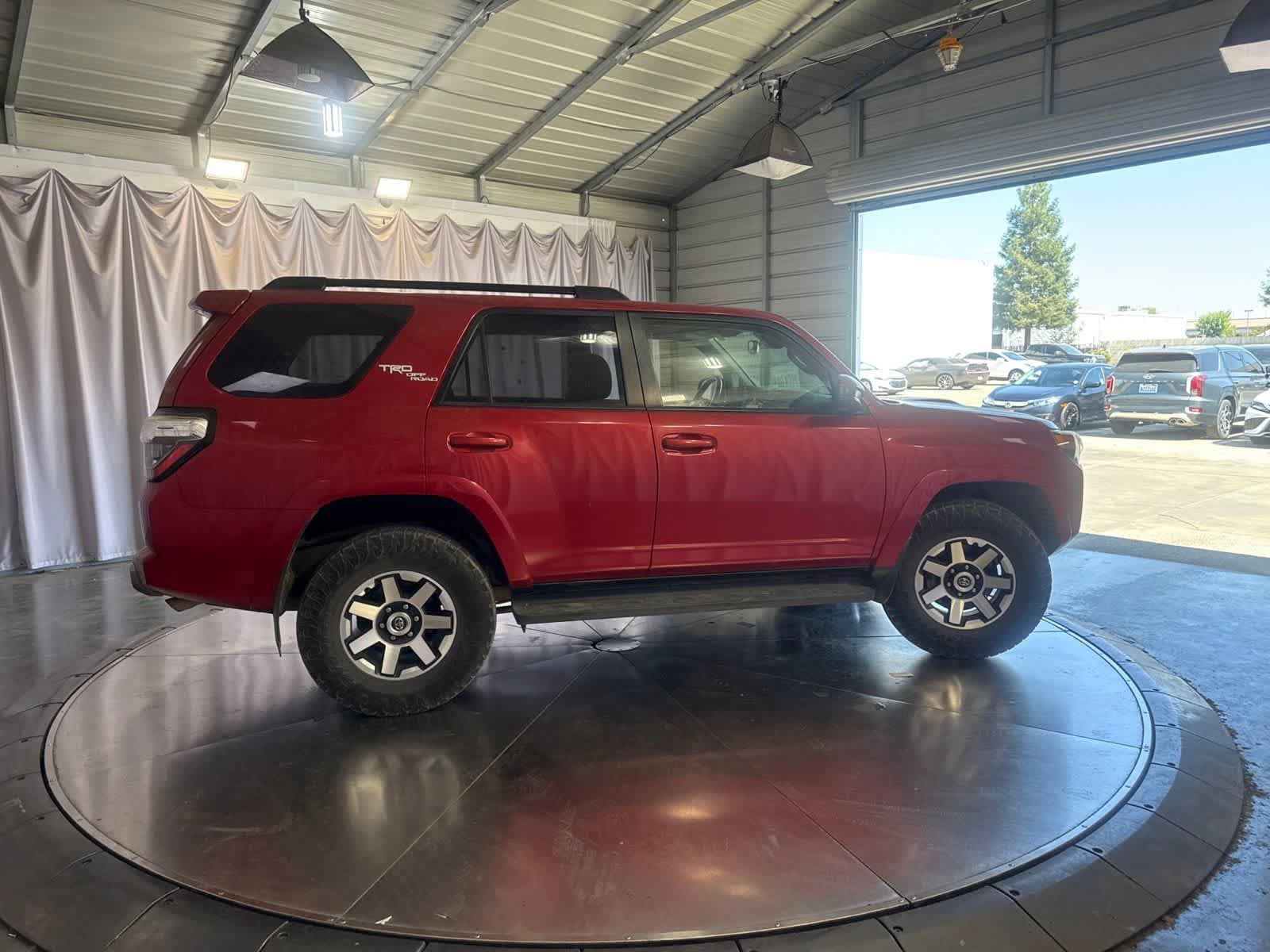 Used 2020 Toyota 4Runner TRD Off-Road AWD/4WD image 4