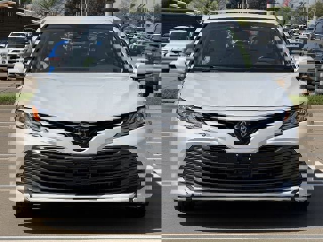 Used 2019 Toyota Camry XLE image 8