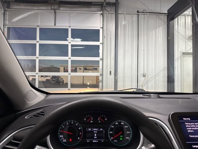 Used 2024 Chevrolet Malibu LT image 3