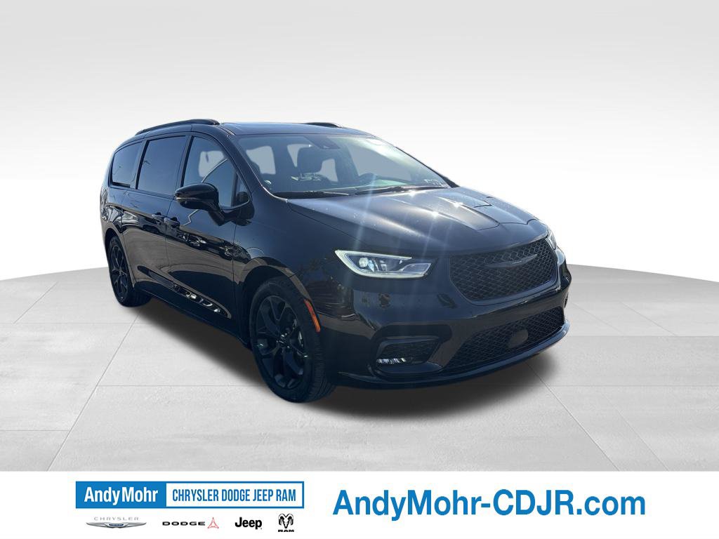 Used 2024 Chrysler Pacifica Limited w/ S Appearance Package