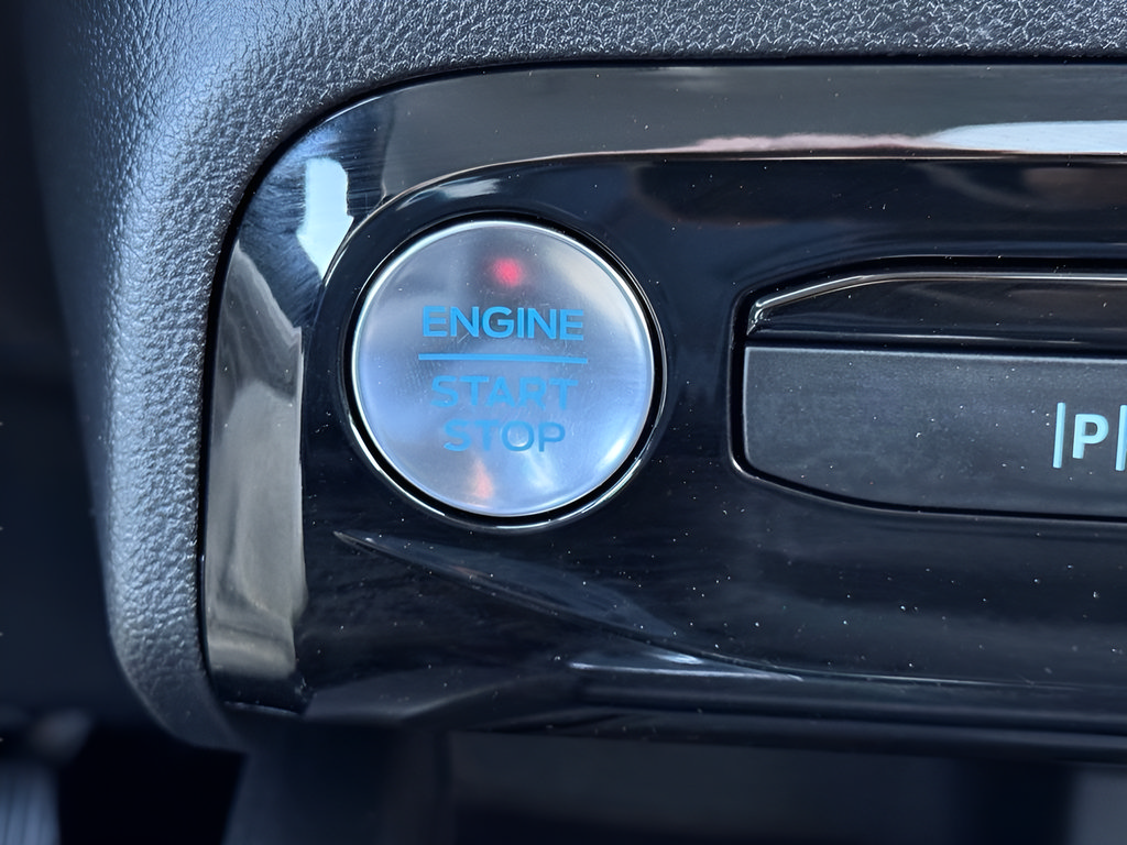 Used 2025 Ford Escape Platinum w/ Premium Technology Package FWD image 29