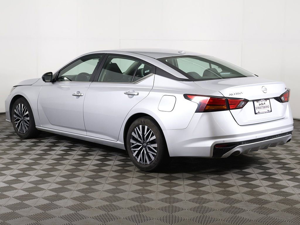 Used 2024 Nissan Altima 2.5 SV image 6
