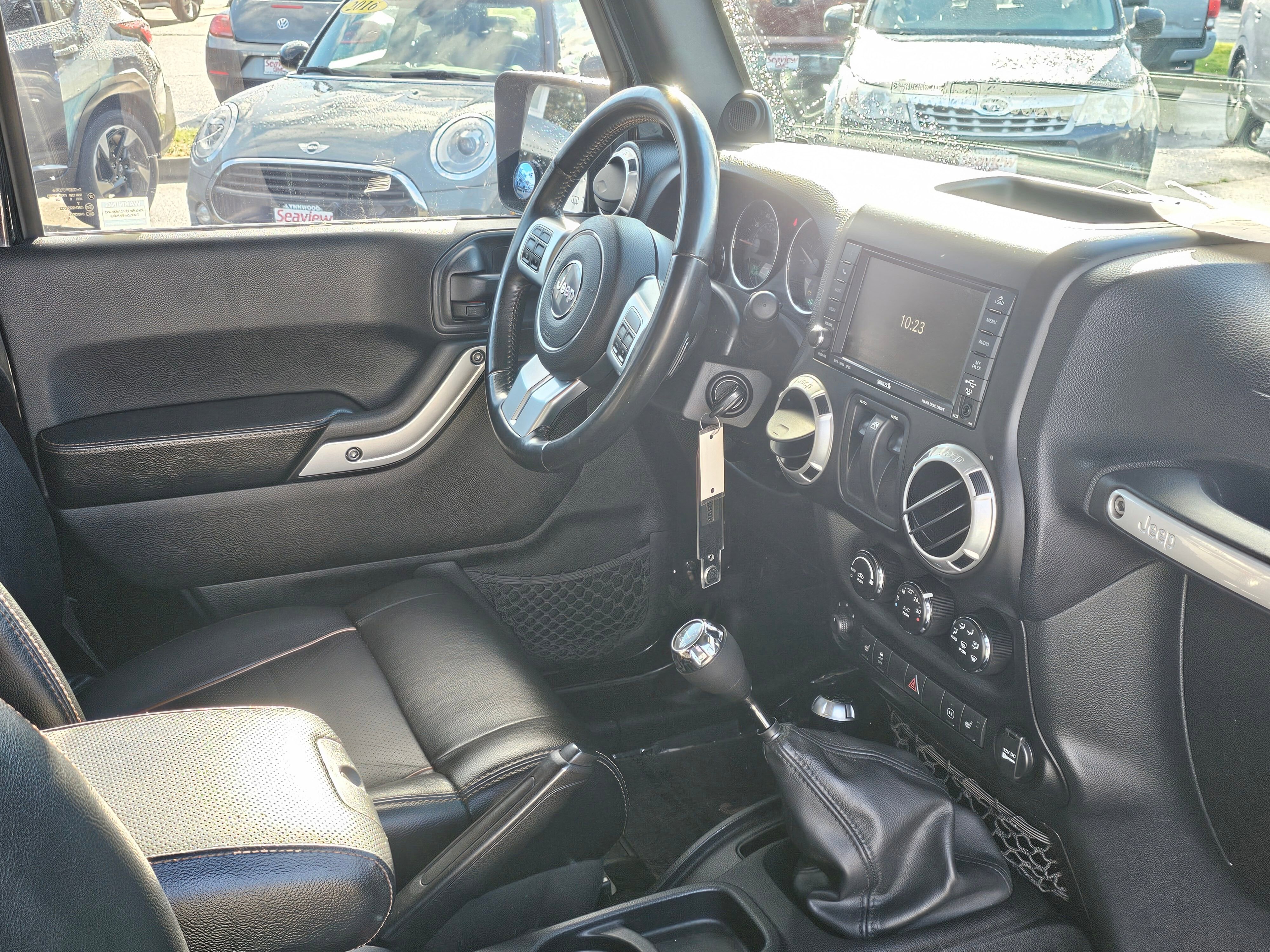 Used 2011 Jeep Wrangler Sahara w/ Dual Top Group AWD/4WD image 10