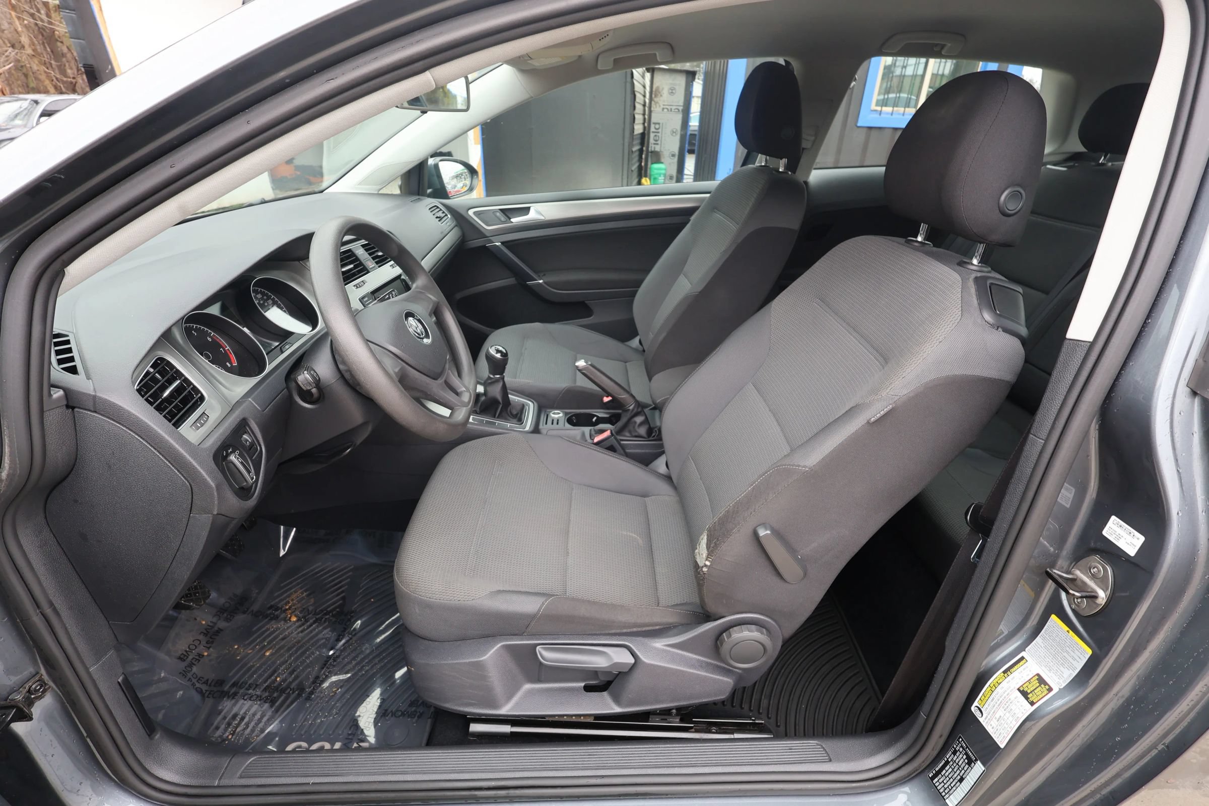 Used 2015 Volkswagen Golf Launch Edition FWD image 13