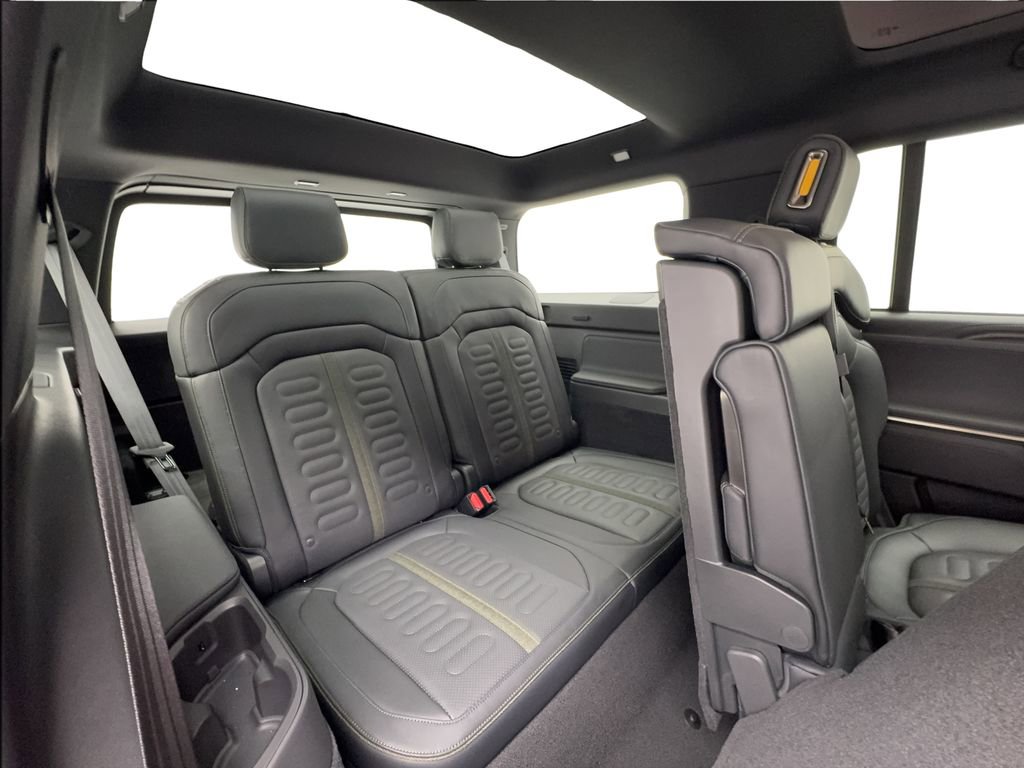 Used 2026 Rivian R1S Adventure image 27